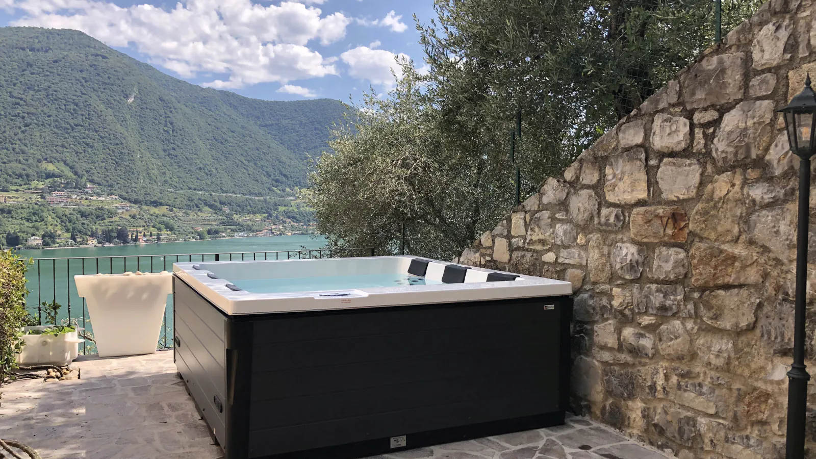 Vanjski jacuzzi. BazeniRijeka.com