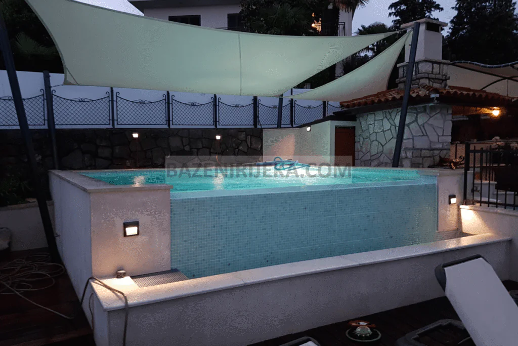 Betonski bazen u svjetlo zelenom staklenom mozaiku