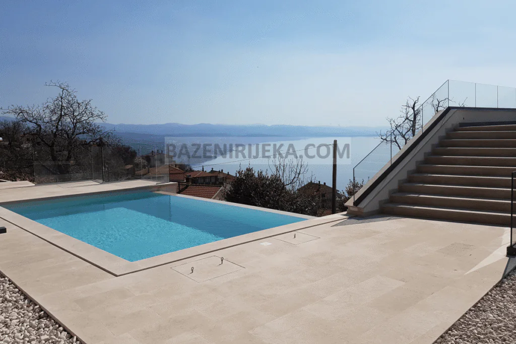 Betonski Preljevni Bazen sa unutarnjom oblogom ubijeloj keramici