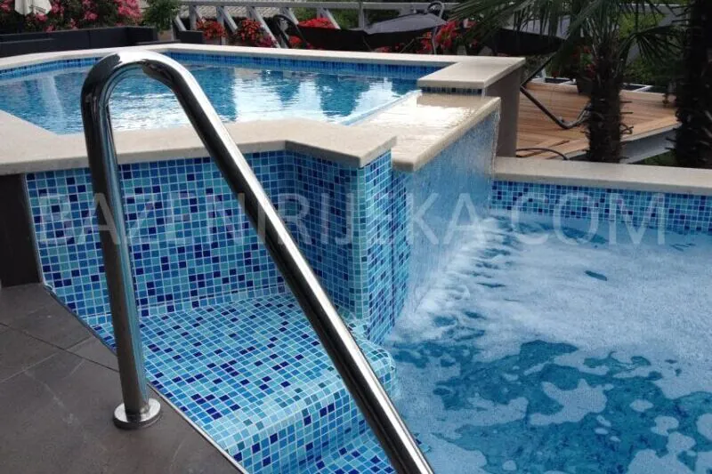 Betonski Bazen sa staklenim mozaikom i keramikom