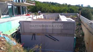 Bazen AZ033